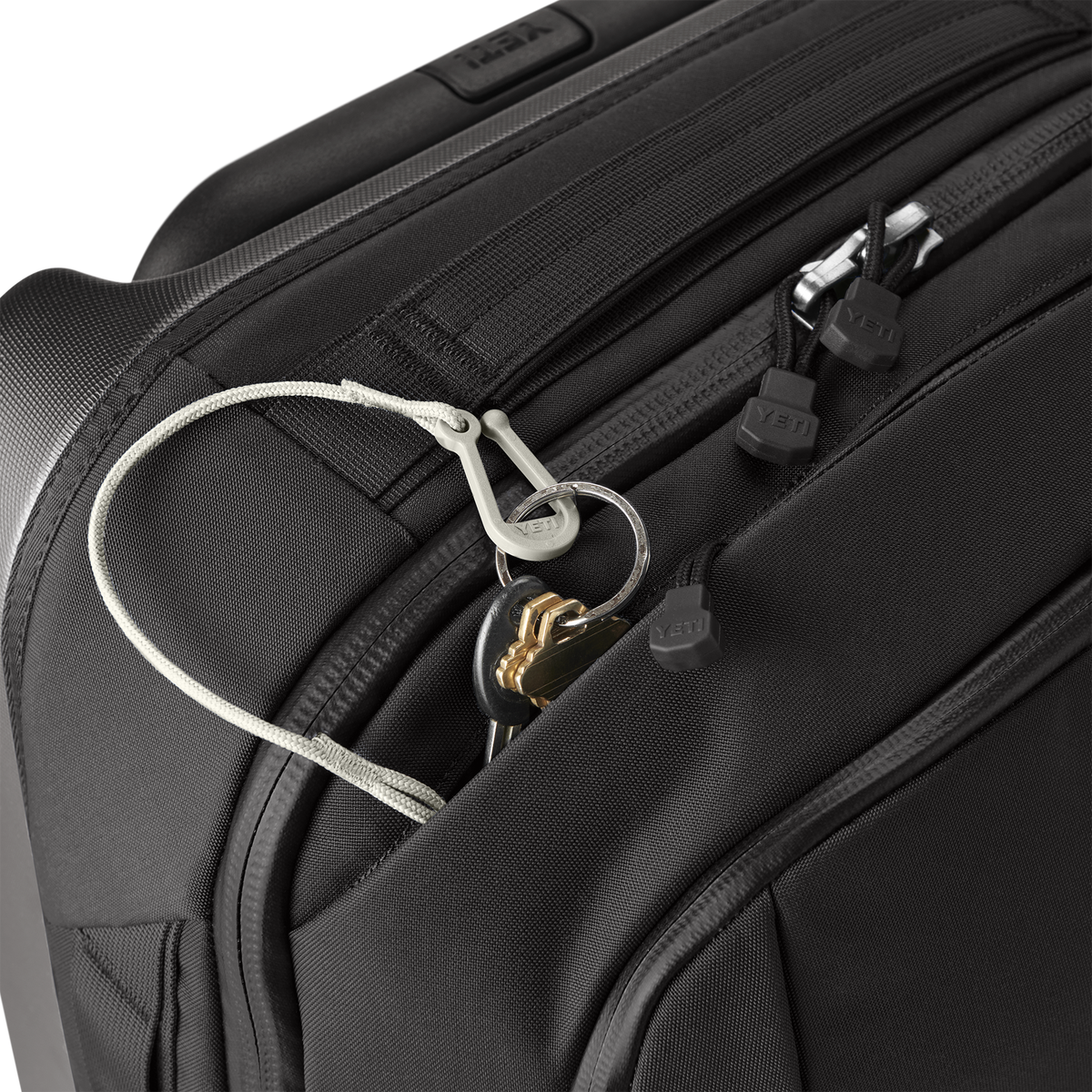 Crossroads® 35L/22" Wheeled Luggage